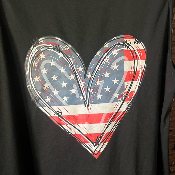 SHEIN Gray Muscle Tee with Heart Design - Picture 2 of 5